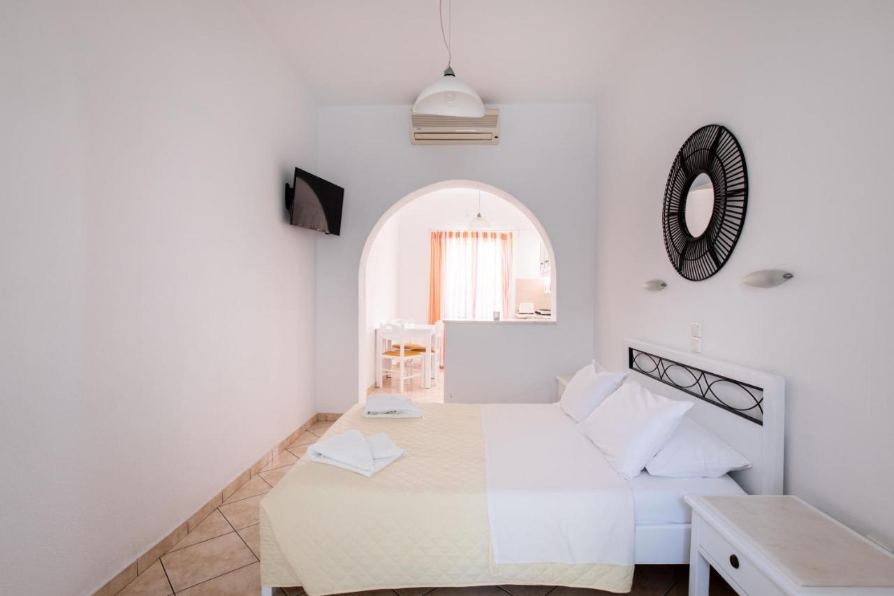 Eleftheria Hotel & Apartments Ornos  Dış mekan fotoğraf